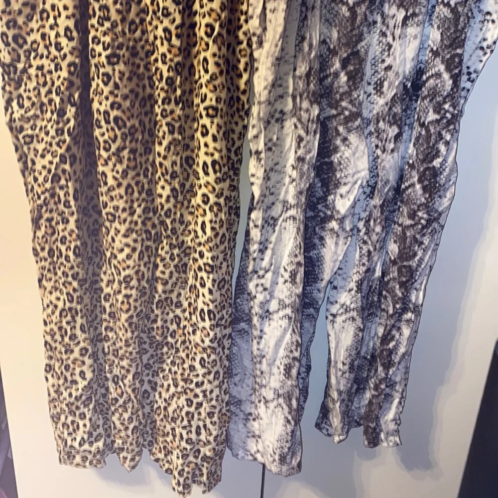 ✨Leopard/Snake Print Jumpsuit Set✨ - Picture 3 of 4